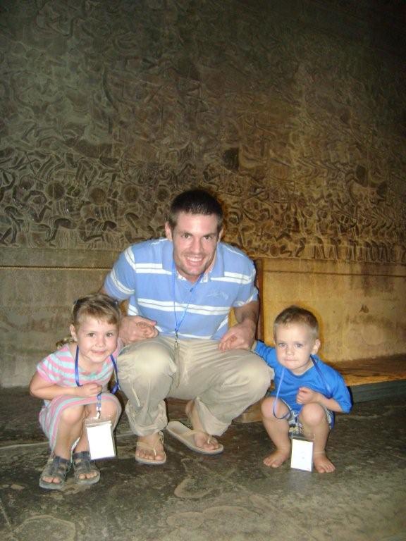 brandon-and-the-kids-in-angkor-wat2